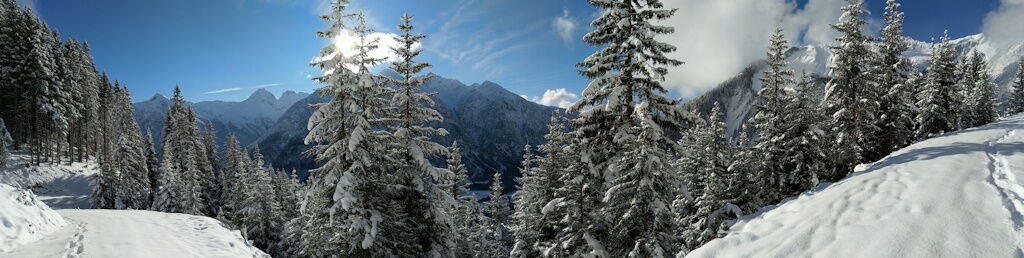 Wandern im Winter um das Immunsystem zu stärken und den Körper abzuhärten.