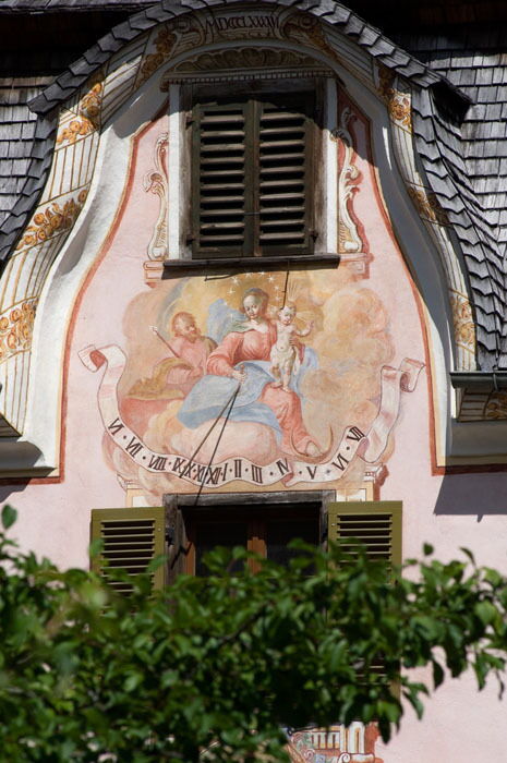 Schön bemalte Häuser und einmalige Fassaden in Holzgau.