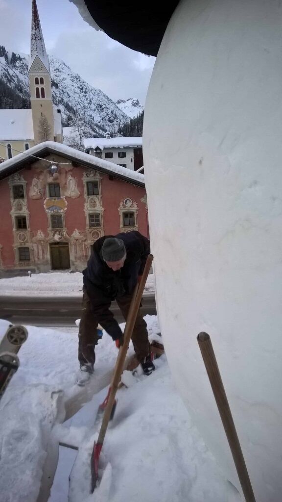 Modellierungsarbeiten am Kopf un der zweiten Kugel.