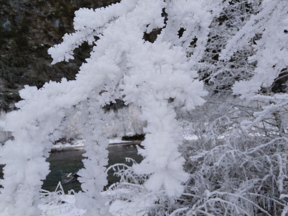 Wandern entlang dem Lech nach frostigen Nächten und Tagen.