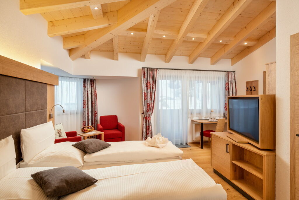 Turmsuite mit Sichtdachstuhl und eigenem Balkon.