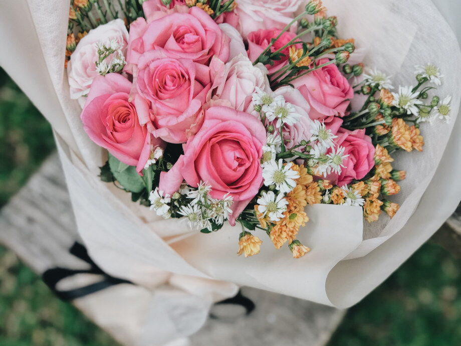 Ein Blumenstraß für den Muttertag; © Jessie Daniella auf Unsplash