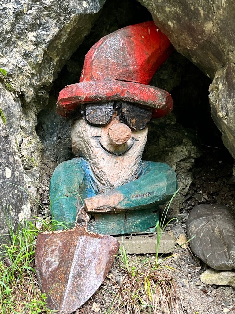 Wandern mit der Dorfstube entlang dem Märchenzauberwaldweg in Stockach.