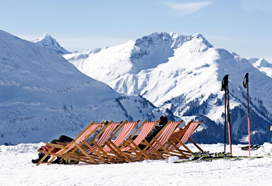Winterpanorama genießen nach dem Skifahren an der Jöchelspitze.