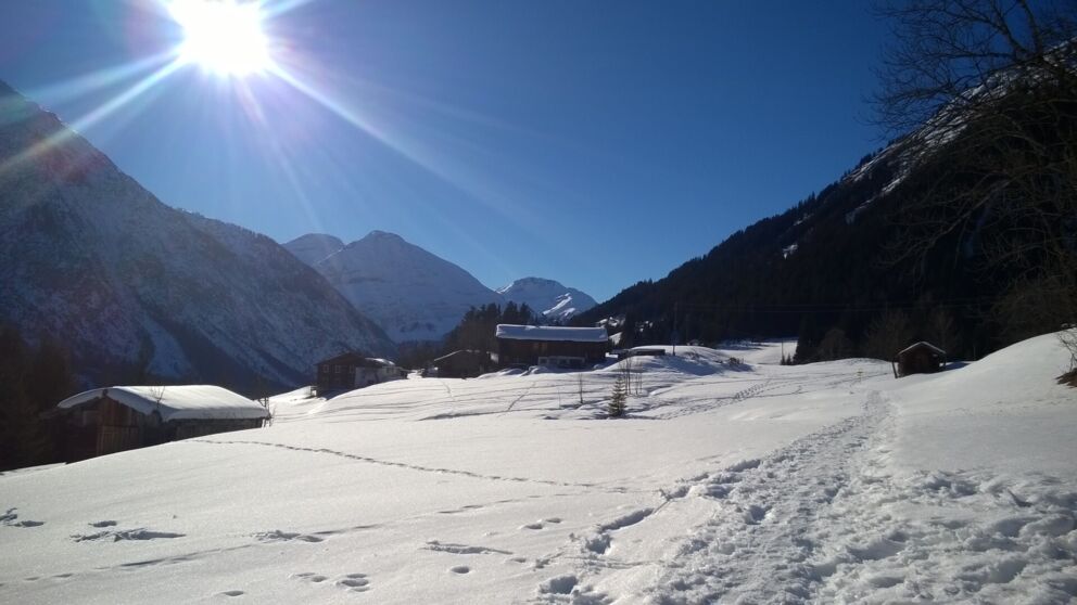 Winterwandern im Frühjahresschnee in Holzgau.