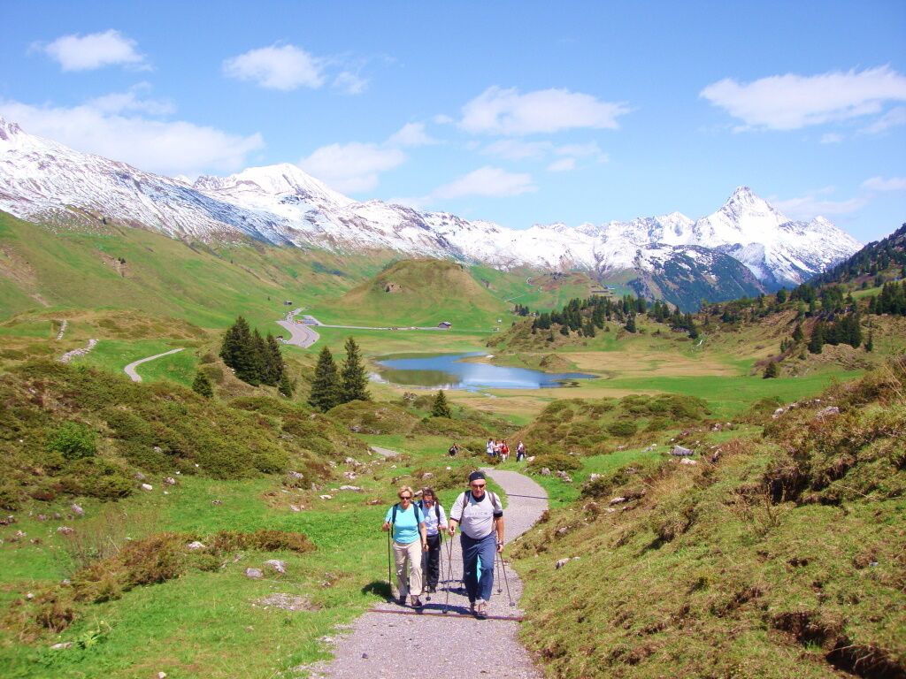 Urlaub im Lechtal und in der Dorfstube. Fit mit Nordic-Walking im hohen Gebirge.