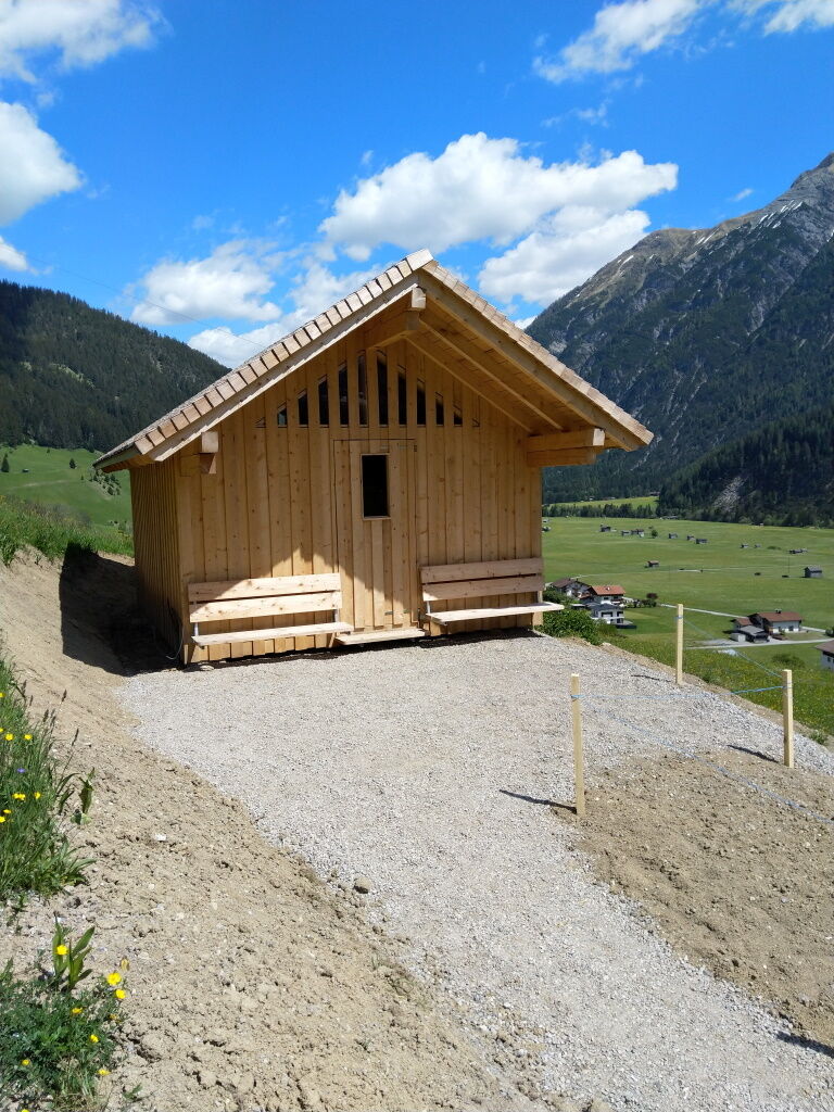 "Heupill" in Holzgau, im inneren findet man die Informationen über die Gesundheitslehre.