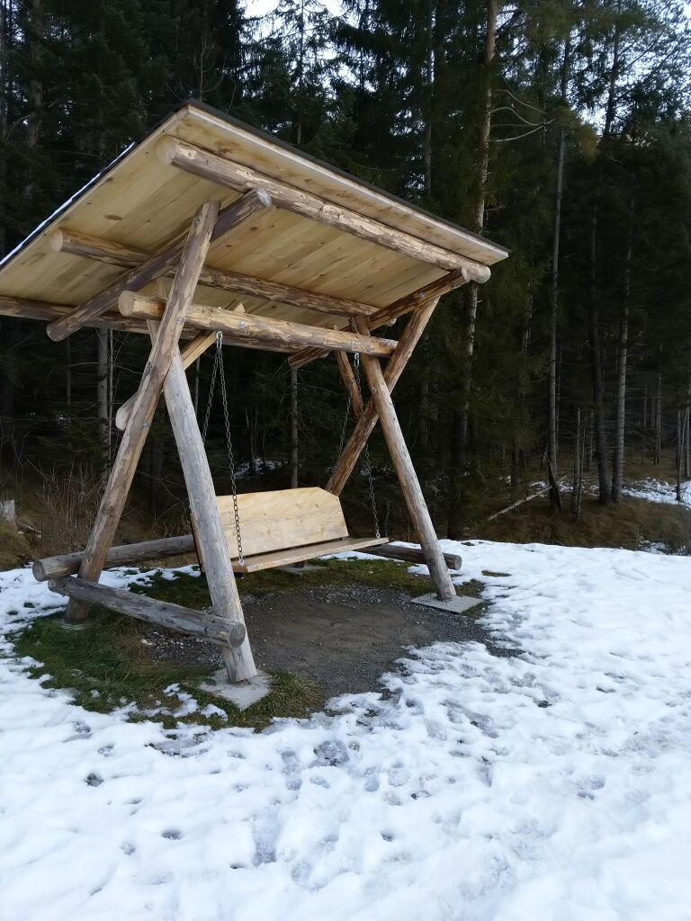 Rastplatz entlang dem Lechweg auf dem Retourweg der Baichlsteinrunde nach Vorderhornbach.