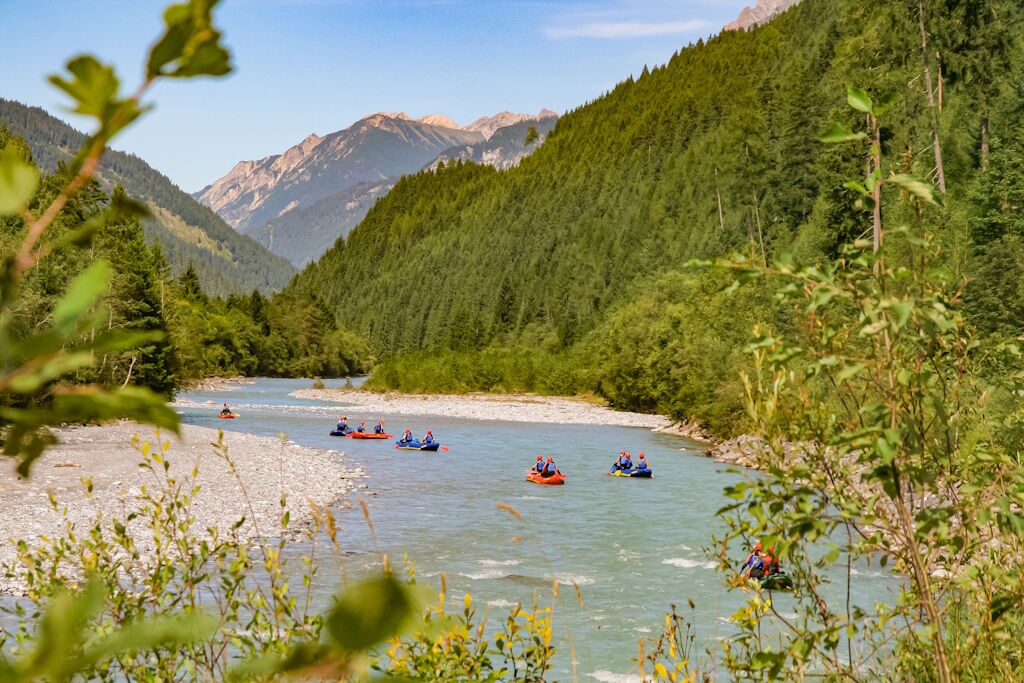 Aktiver Wassersport im Lechtal mit dem Team Fun-Rafting.