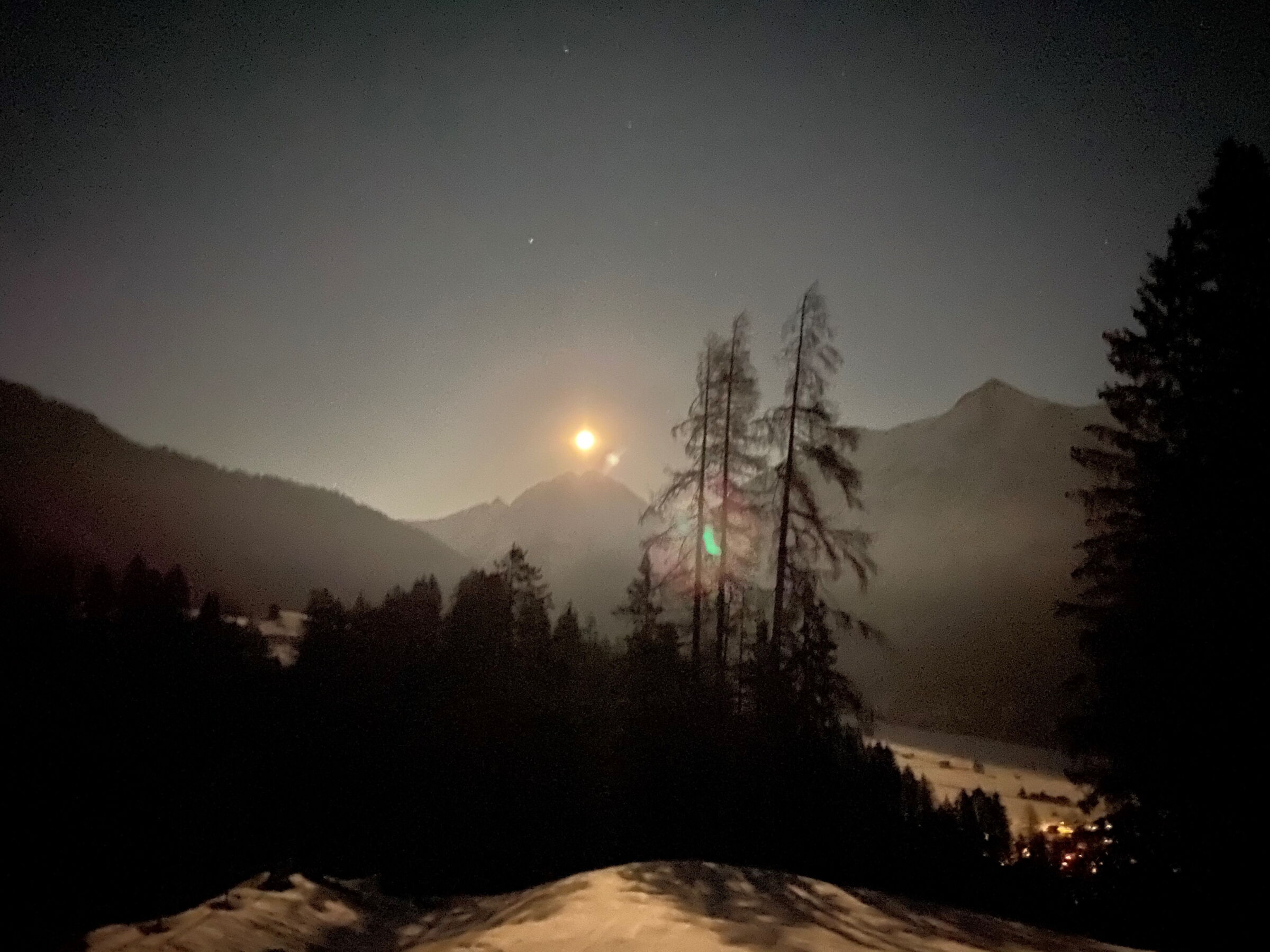 Mondscheinwanderung mit der Dorfstube in Holzgau zur Fußgängerhängebrücke.
