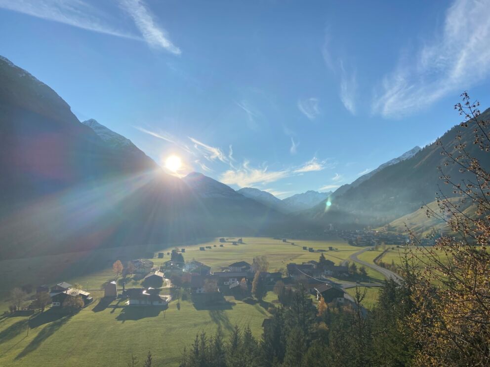 Herbstabschlusswanderung von der Dorfstube zur Jöchelspitze bei stabilem Herbstwetter.