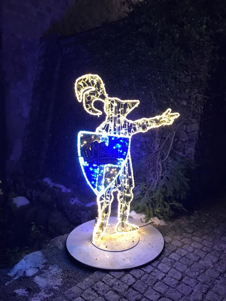 wegweisender, leuchtender Ritter auf Lumagica-Ehrenberg