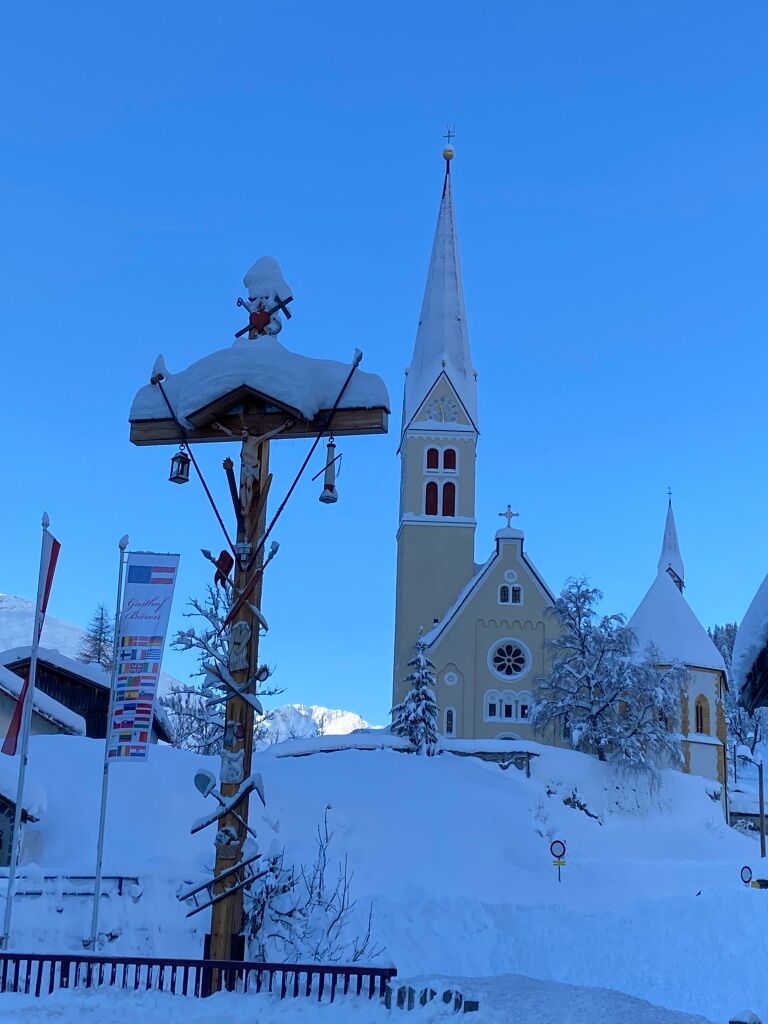 Wanderkombination Kirche in Holzgau mit einer Wandertour entlang des Höhenbaches in Holzgau.