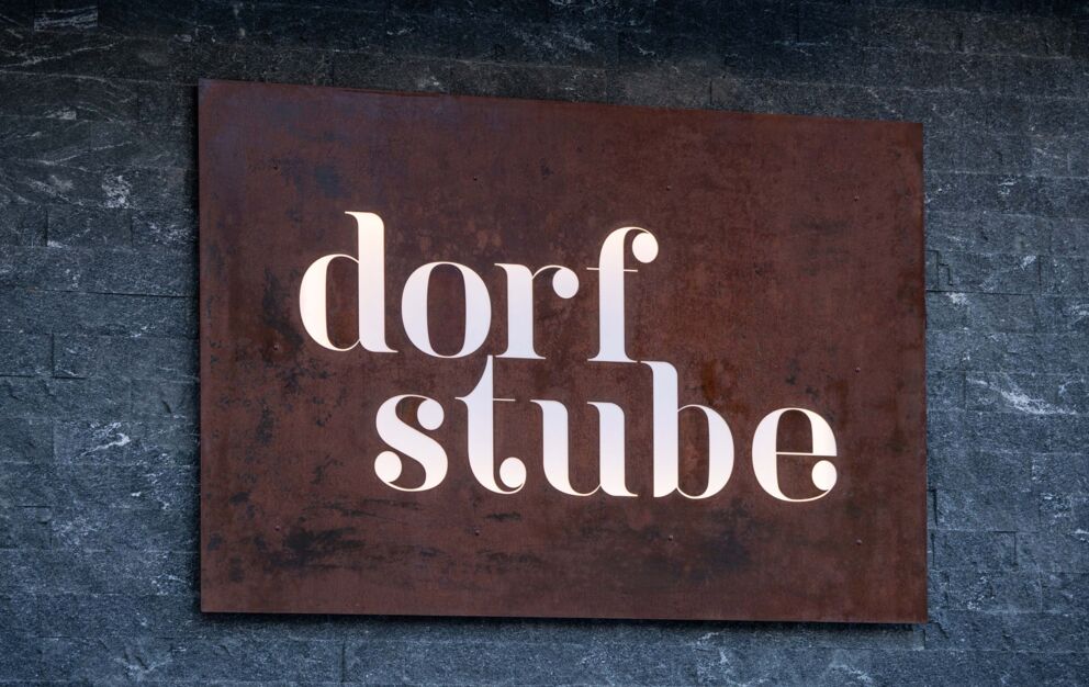 Beschriftung-Dorfstube in Holzgau.