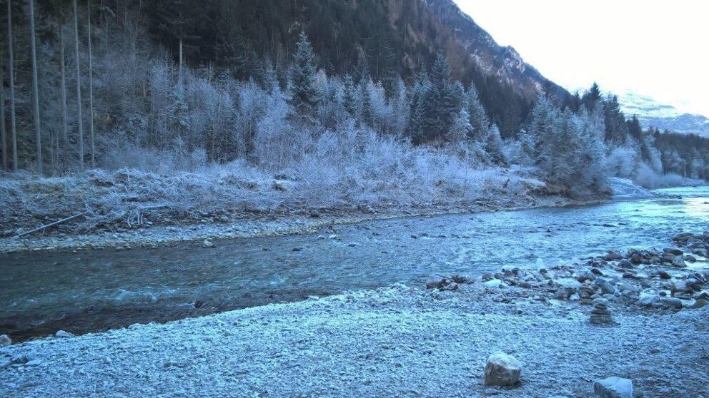 Wandern entlang dem Lech und den Lechwegschleifen im Raureif.
