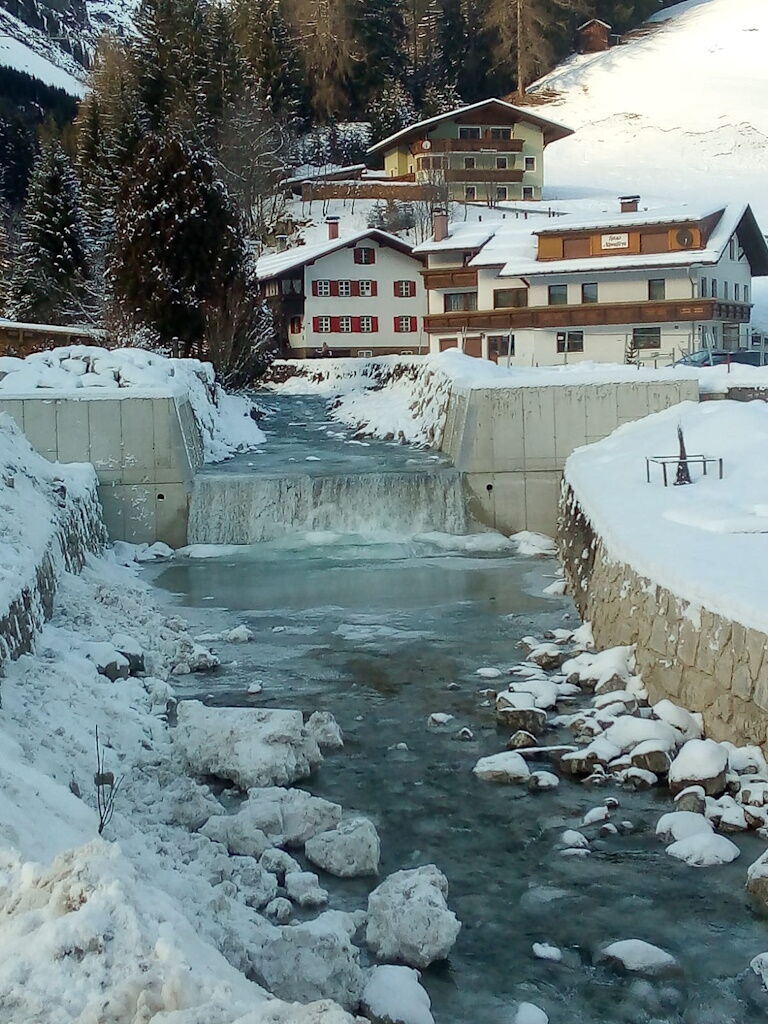 Höhenbachrundwanderung bei frostigen Wintertemperaturen.