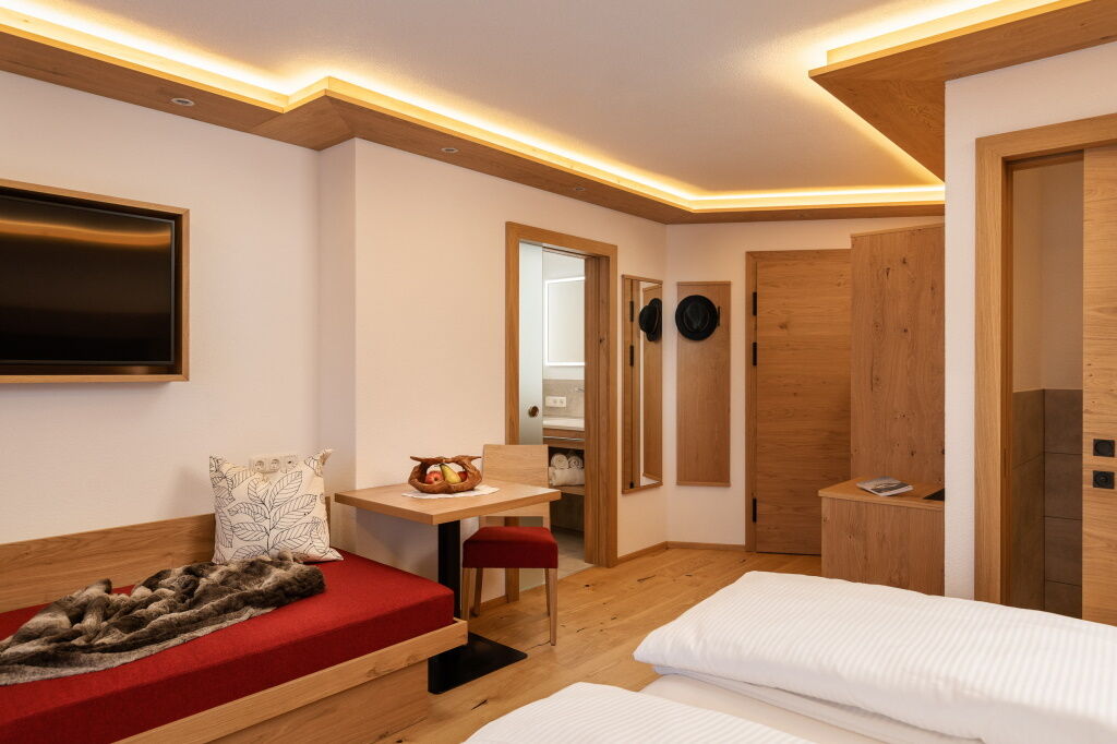 Doppelbett und Schlafcouch in der zweiten Etage.