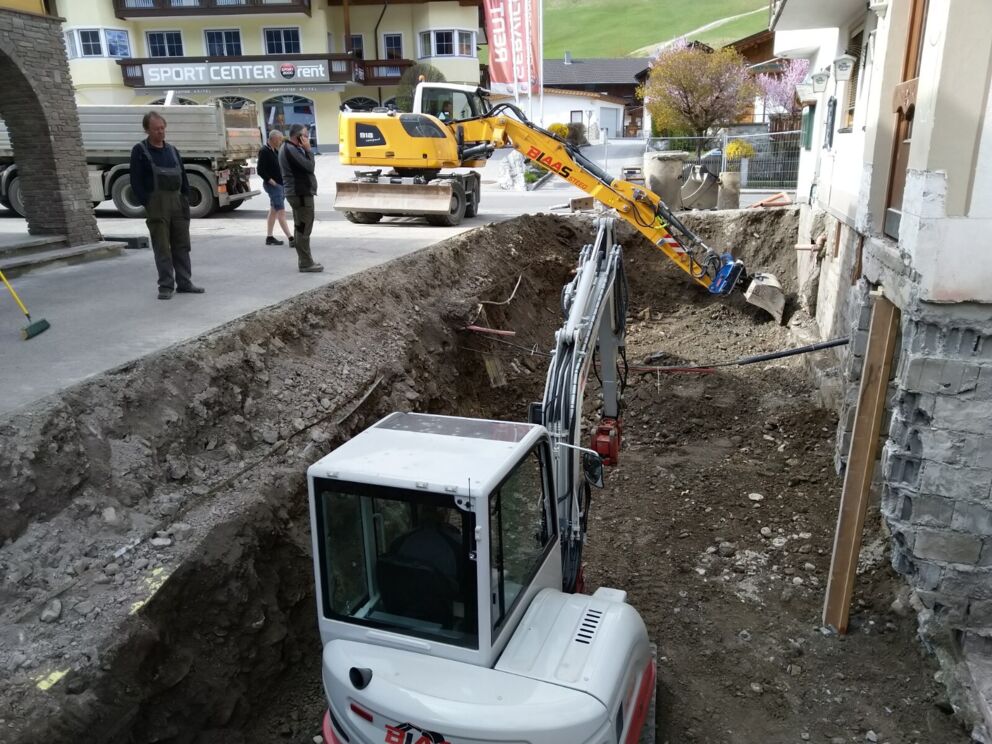 Aushubarbeiten im Restaurant Dorfstube für den Keller und neue Terrasse.