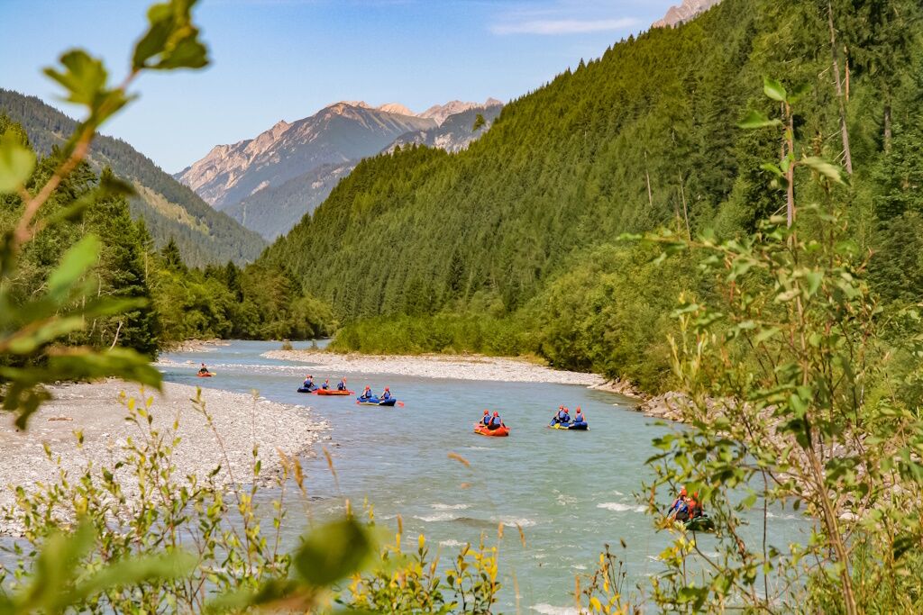 Aktiver Wassersport im Lechtal mit dem Team Fun-Rafting.