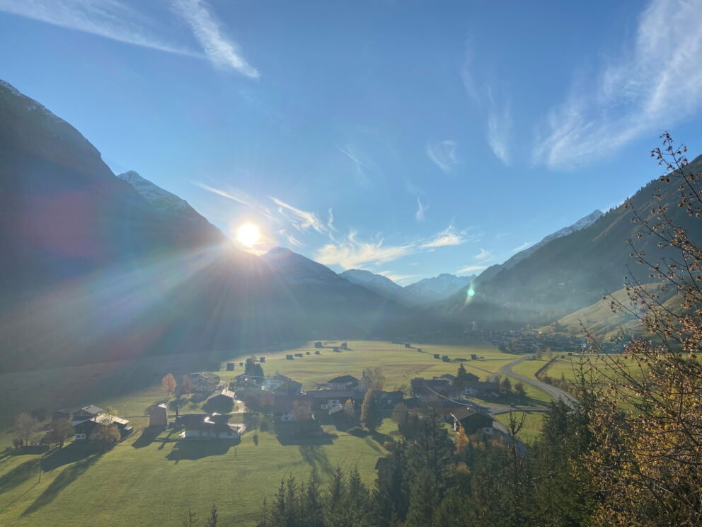 Herbstabschlusswanderung von der Dorfstube zur Jöchelspitze bei stabilem Herbstwetter.