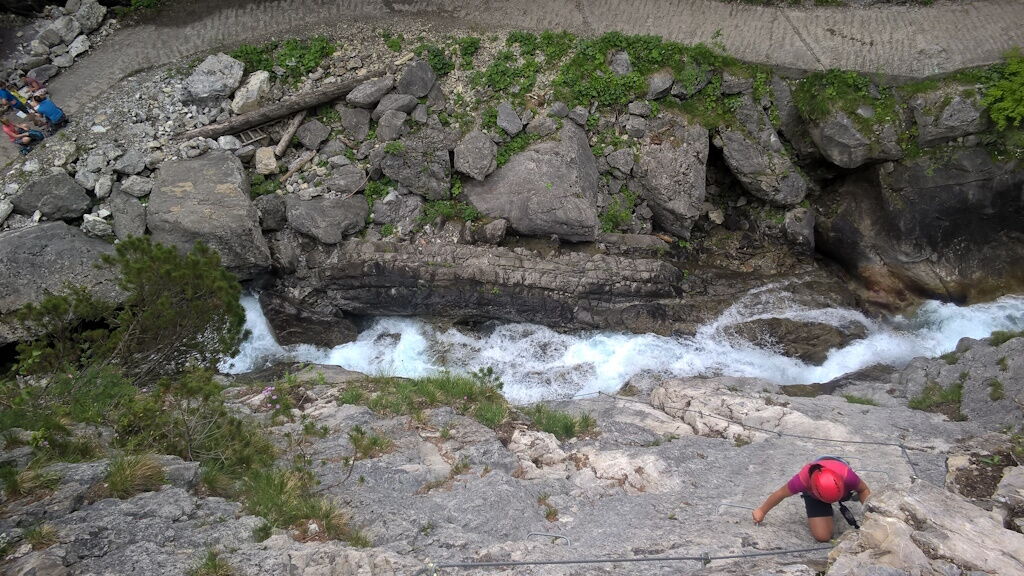 Wanderkombination ist der Simmswasserfall-Klettersteig und eine Hängebrückenvariante in Holzgau.