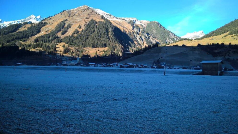 Wandern an den kalten Wintertagen im Talboden des Lechtales.
