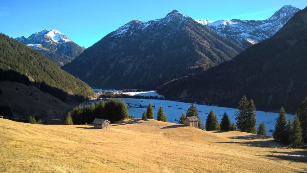 Licht und Schattenseiten angenehme Wärme und Frost im Schatten.