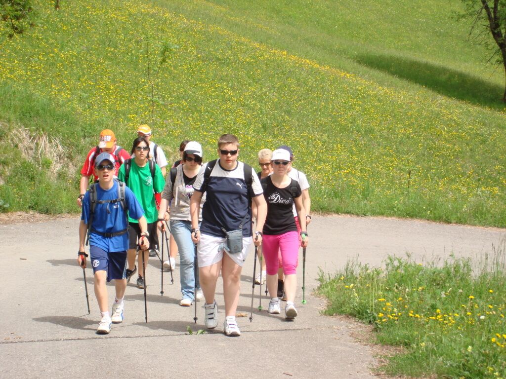 Nordic-Walking als Sporteinstieg für Kids.