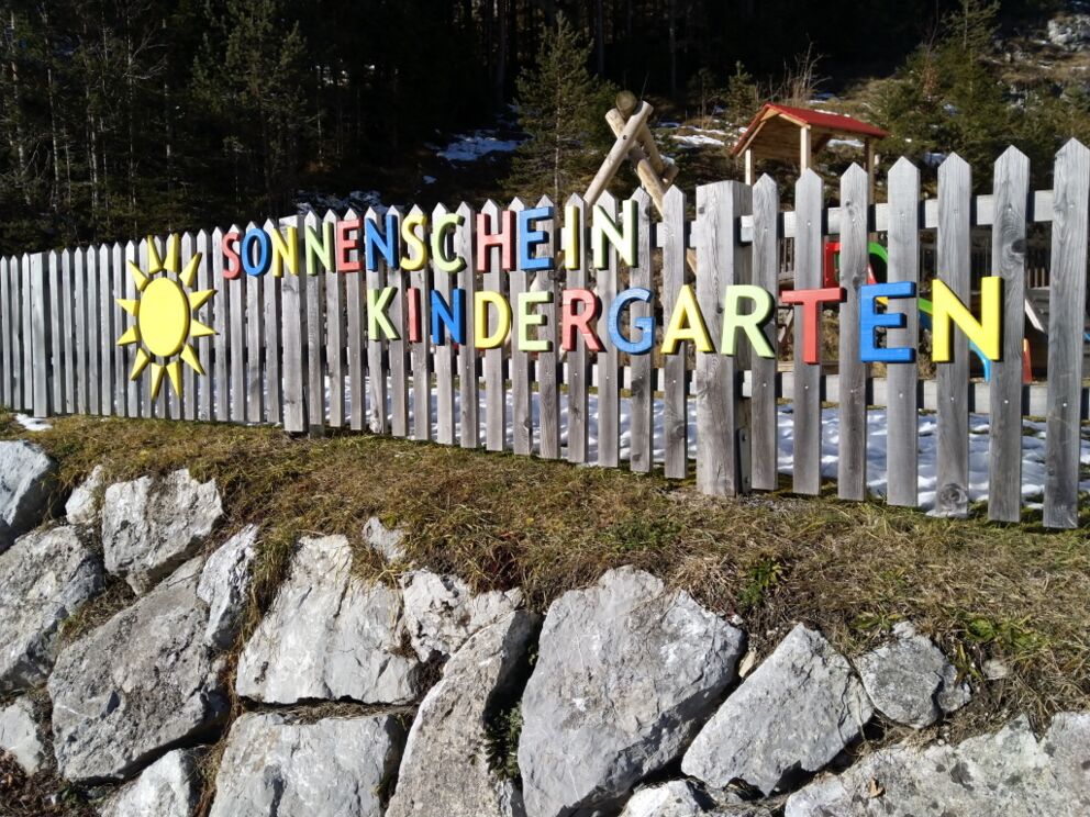 Wandern Sie vorbei am Kindergarten in Vorderhornbach.