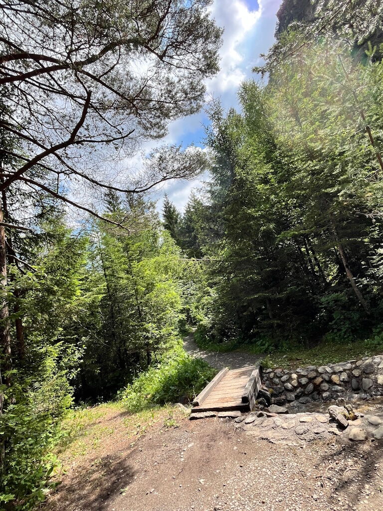 Kneippanlage am Wanderweg entlang dem Lechweg.