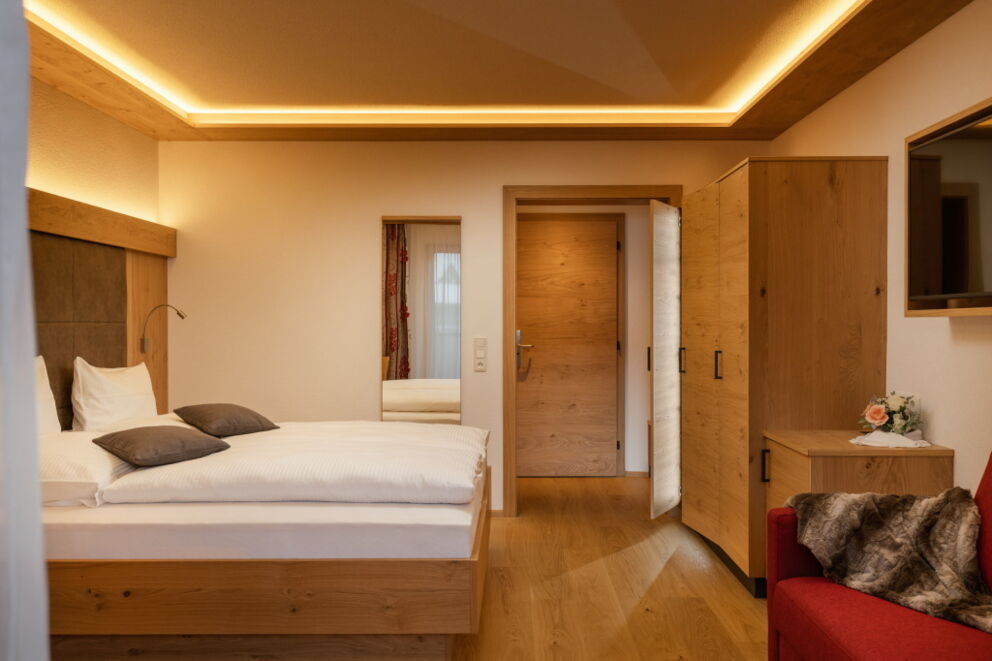 Zimmerinnenansicht Dorfstube Holzgau.
