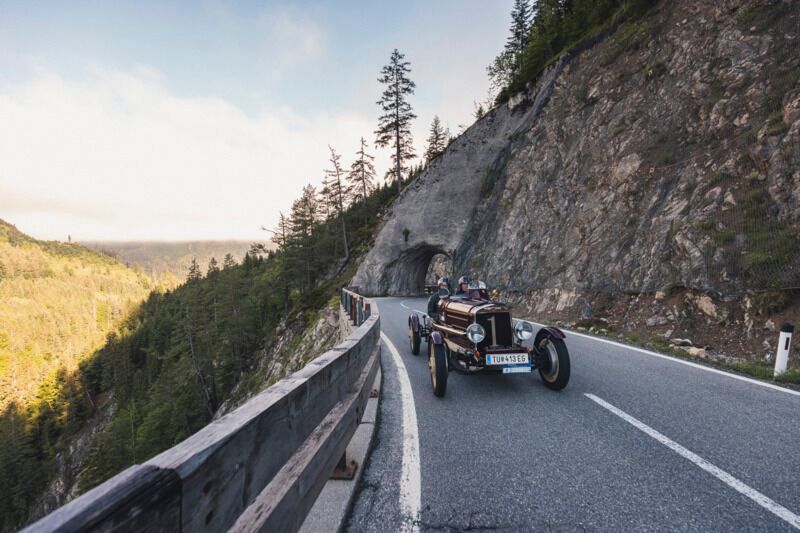 Fahrt über das Hahntennjoch ab der Dorfstube mit dem Oldtimer.