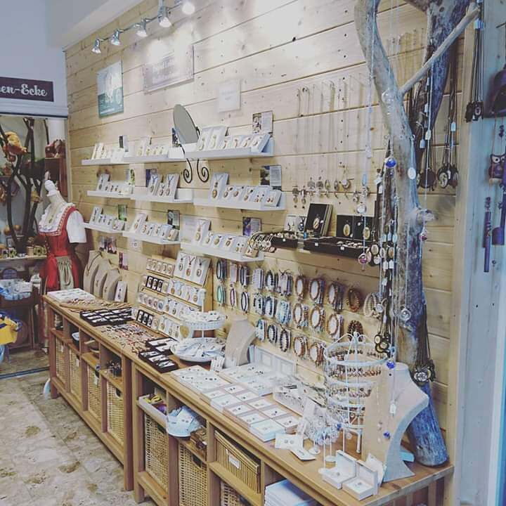 Verschiedenste originelle Mitbringsel sind zu finden im Kreativladen-Naturhandwerk in Bach.