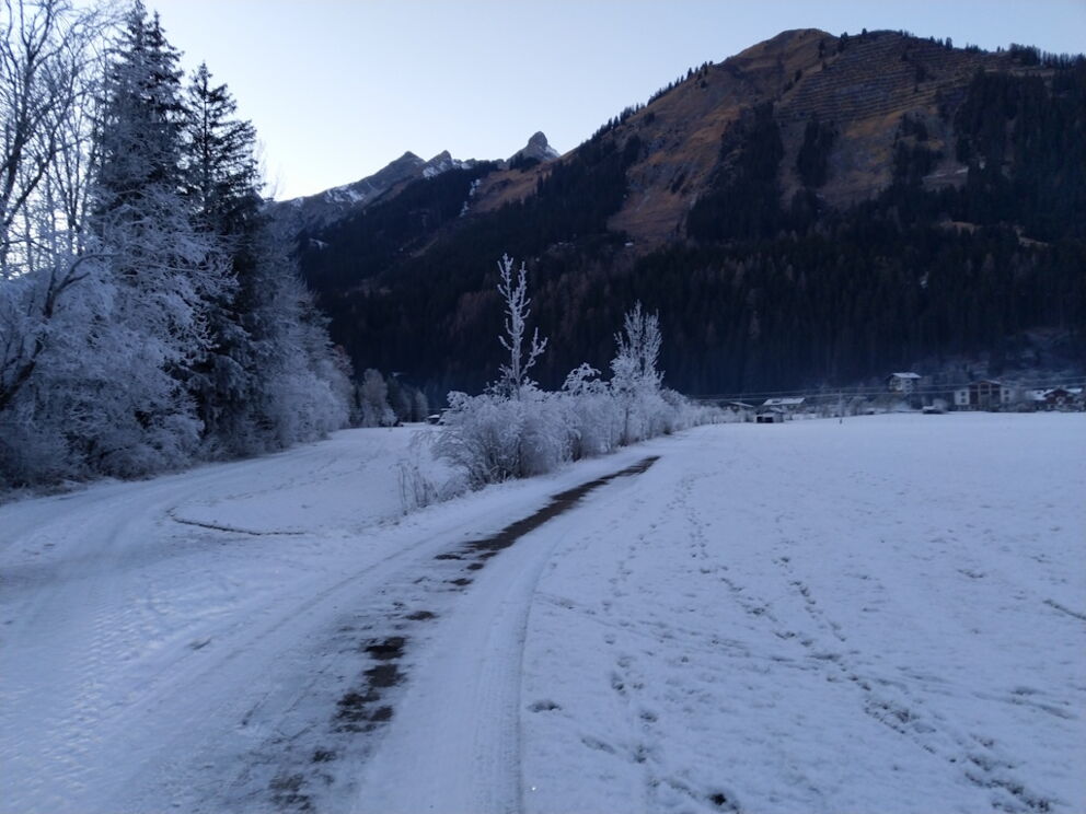 Wandern entlang dem Raureifwandervorschlag der Dorfstube in Holzgau.