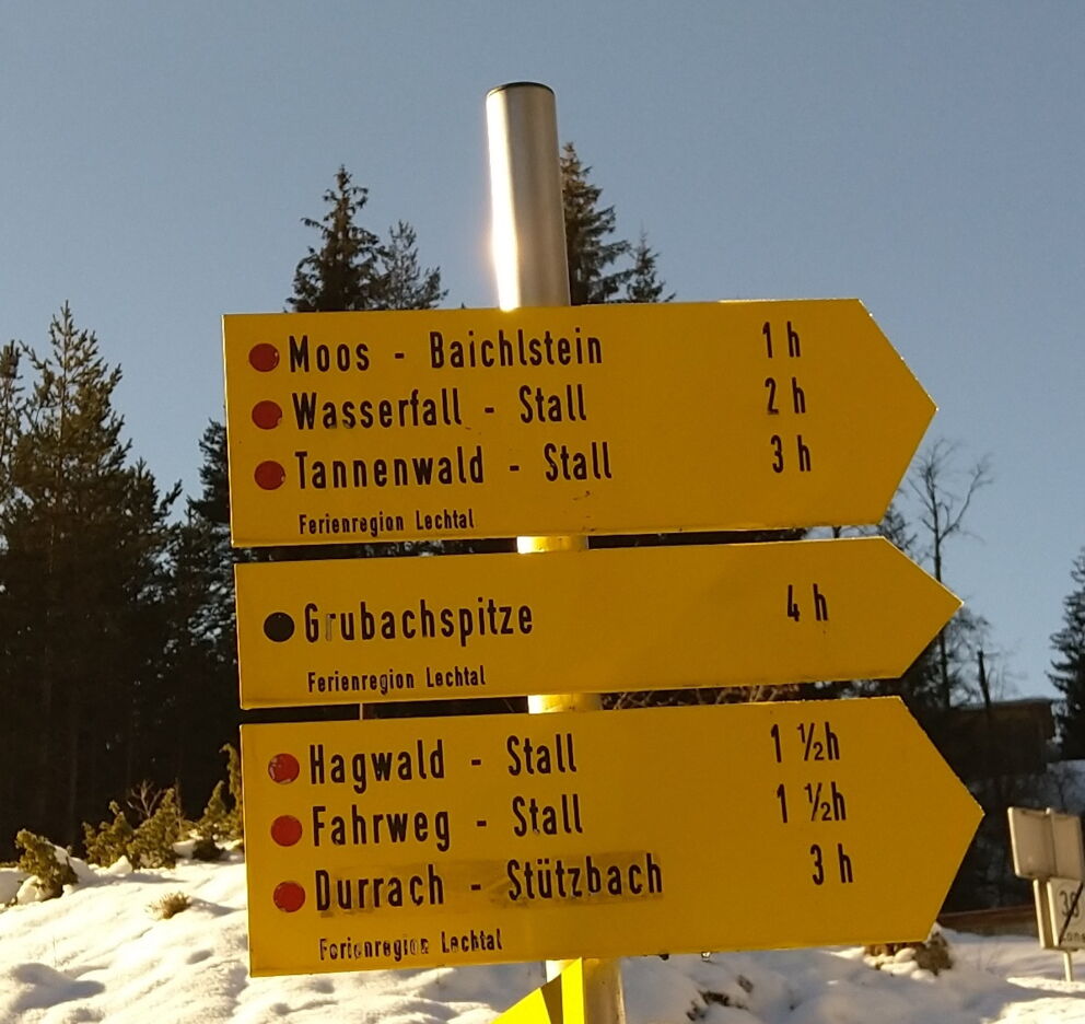 Auf der Strecke nach Hinterhornbach gelangen Sie auf die Abzweigung Moos-Baichlstein.