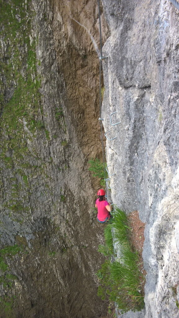 Steile Wandpassage der Steinbock-Variante am Erlebnisklettersteig in Holzgau.