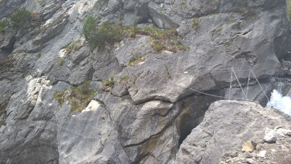 Einstiegsstelle für den Erlebnisklettersteig am Simmswasserfall in Holzgau.