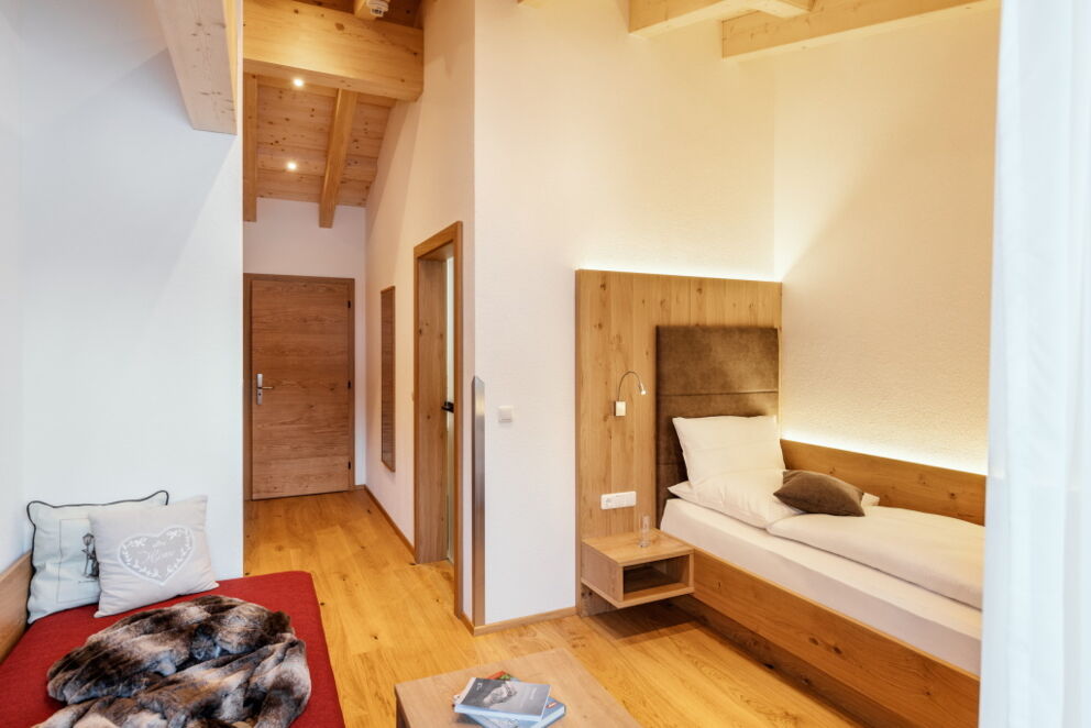 Großes Einzelzimmer in der obersten Etage mit Zusatzbett.
