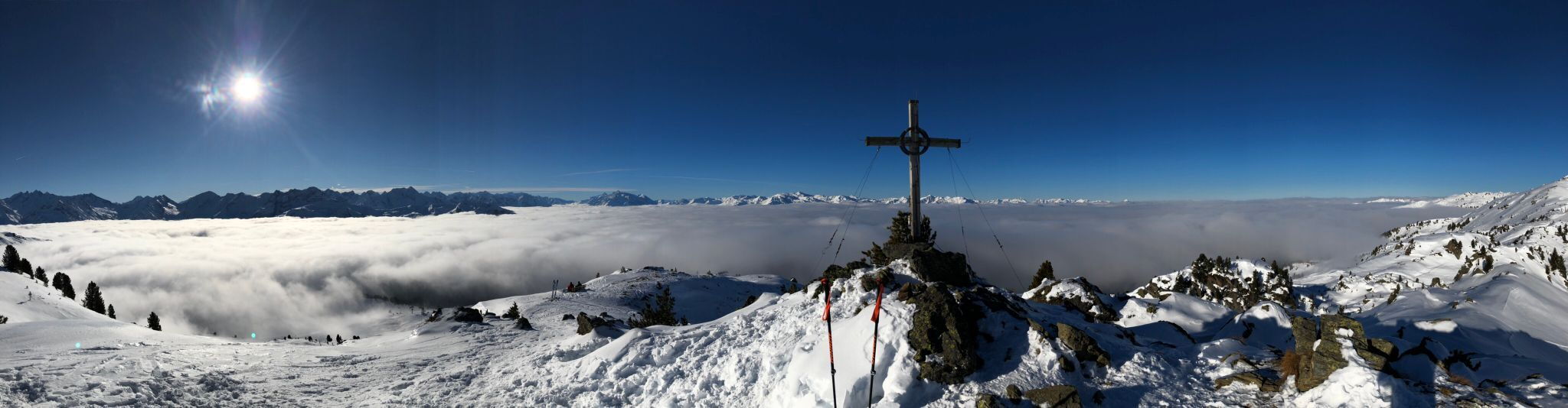 Wintergenuss beim Skitouren gehen auf die Berge im Lechtal.