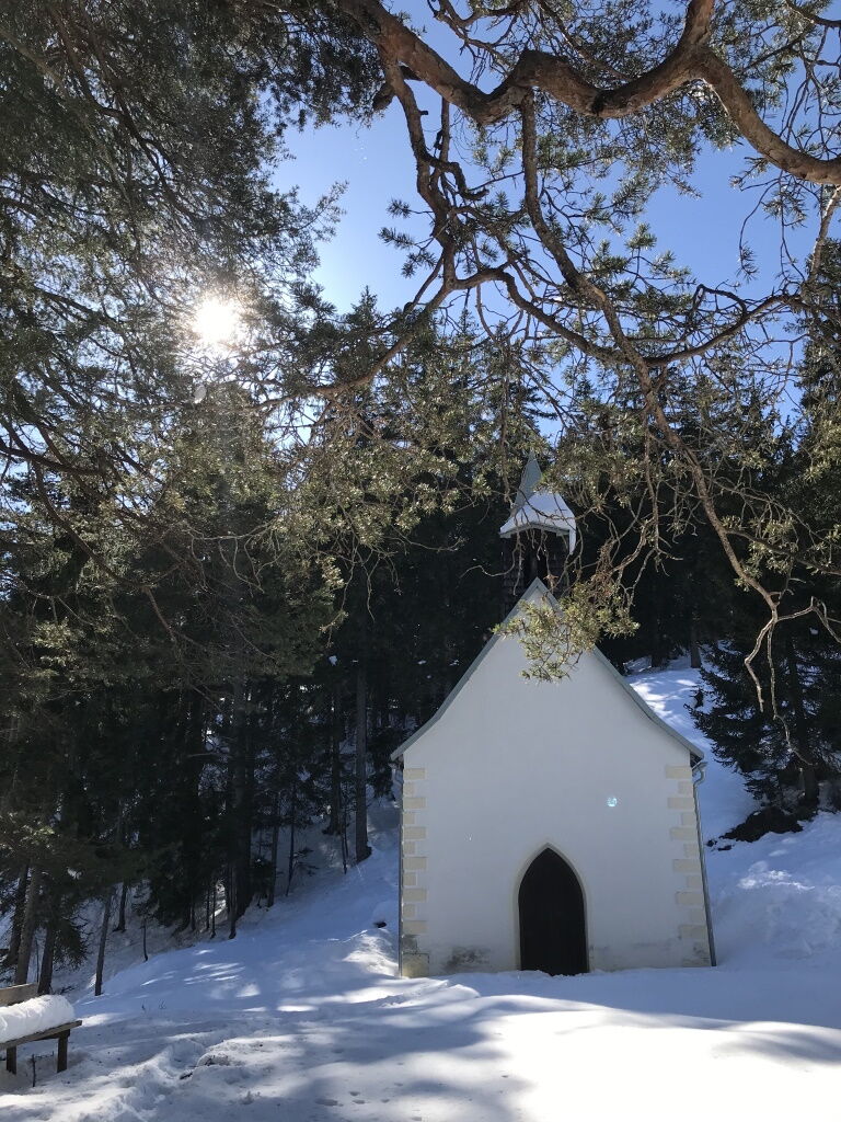 Wandern zur Kapelle bei "Seesumpf-Klapf" in Bach.