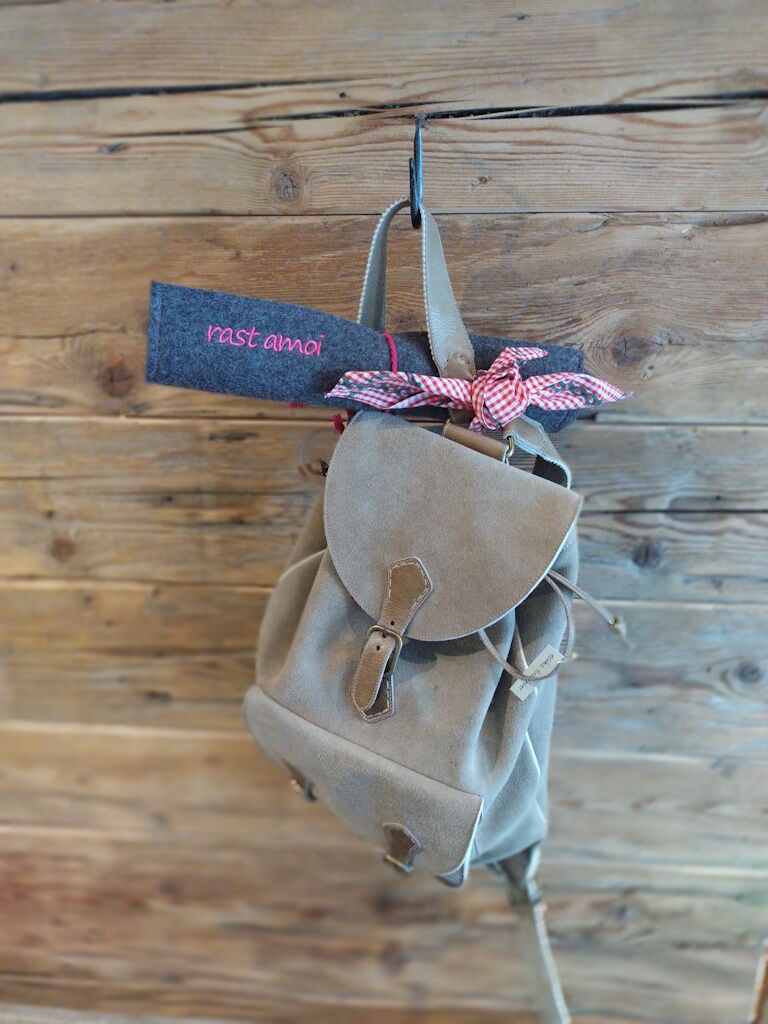 Rucksack-Deko und Craft-Work im Atelier-Klosterhaus in Holzgau.