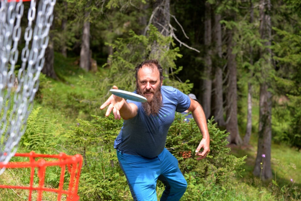 Punkt genau und Zielsicher beim Disc-Golf.
