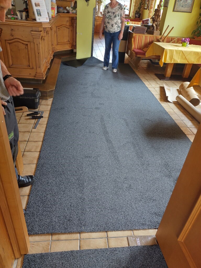 Die Füße sagen Danke für den neuen Sauberlaufteppich der Firma Wüstner.