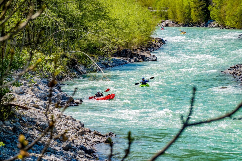 Mit dem Kajak richtig Ausdauersport im Lechtal betreiben.