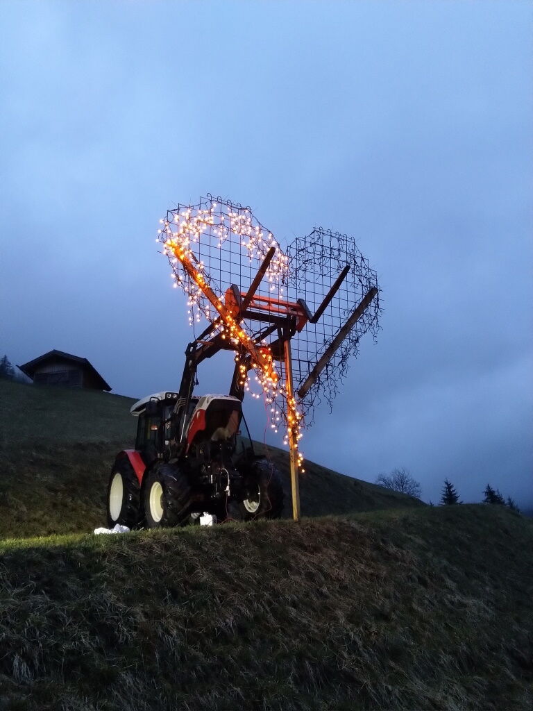 Erster Testlauf in Holzgau mit der Beleuchtung mit hilfe der Traktorbatterie.